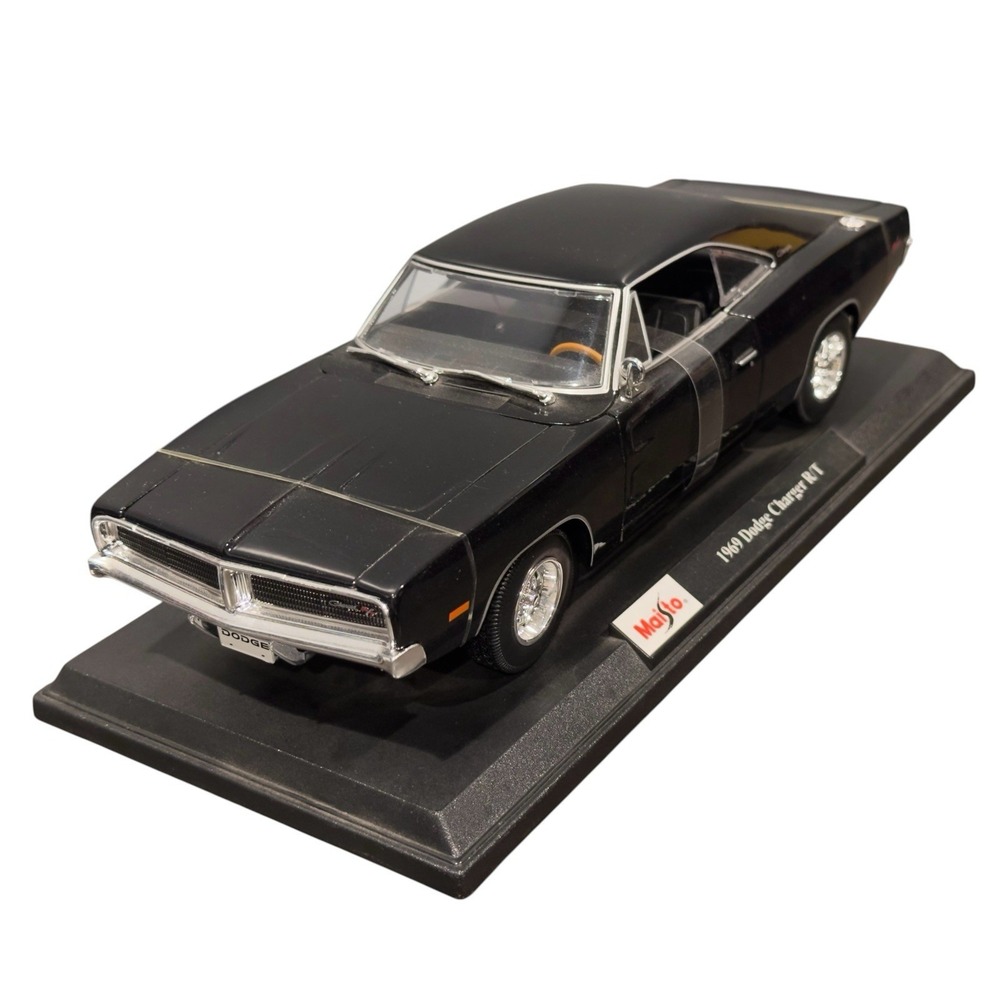 Maisto 1969 Dodge Charger R/T 1:18 Scale Diecast Car Black